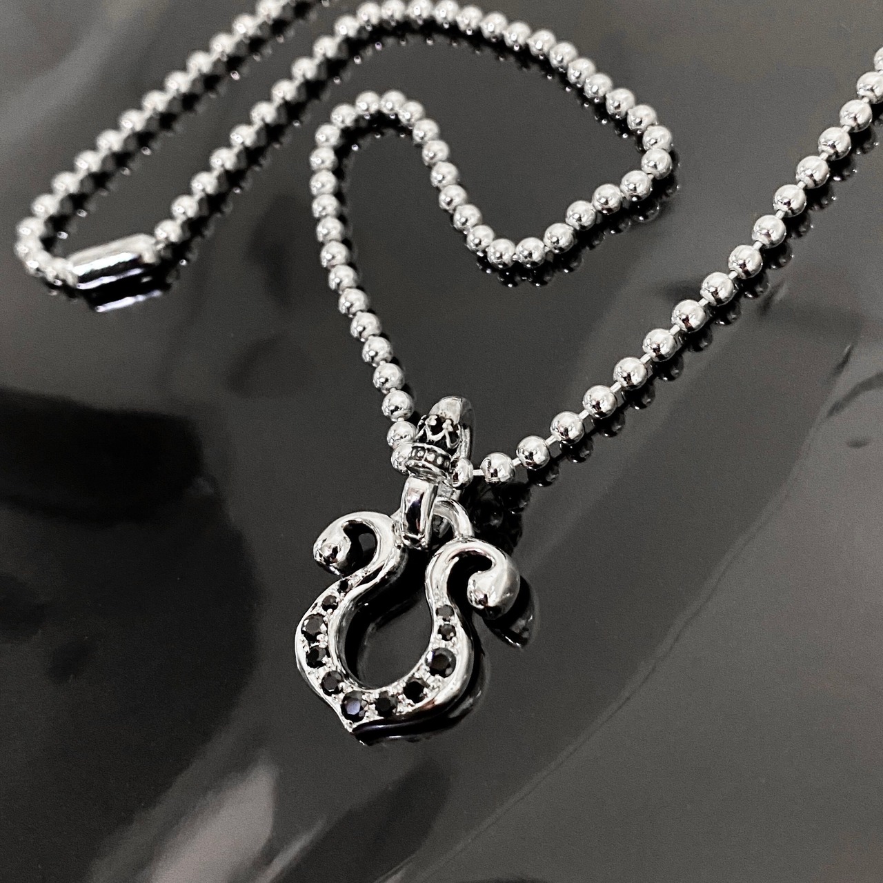RHYTHMIC HORSESHOE with CUBIC ZIRCONIA PENDANT / リズミックホースシュー・キュービックジルコニアペンダント