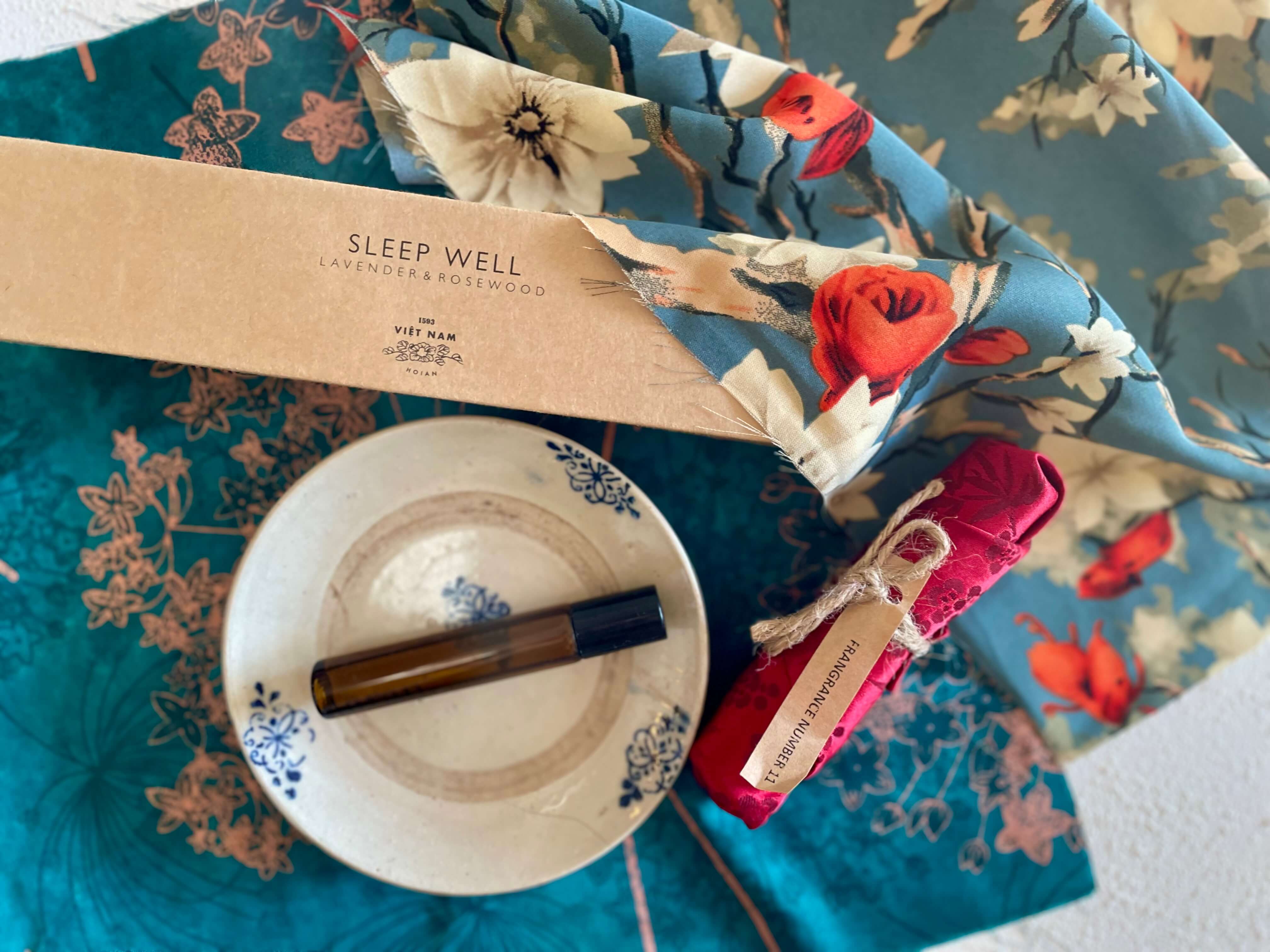 \ 送料込み / ホリデーギフトセット(ロールオンプレゼント付き)