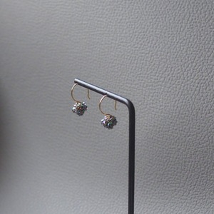 ちいさなポンポンピアス midnight