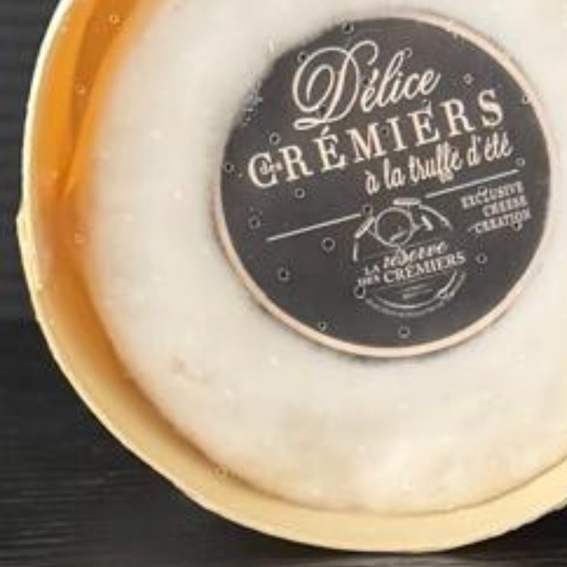 フランス産 デリス デ クレミエ オ トリュフ ミニ 100g 白カビ トリプルクリーム グラスフェッド チーズMini Delice des Cremiers Truffle 100g Artisanal Triple Cream White Mold Grassfed Cheese