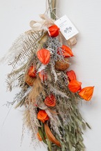 ホオズキとワイルドフラワー・乾草のスワッグ