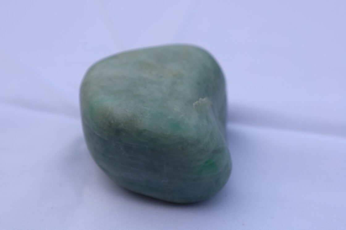 糸魚川翡翠原石19（ひすい ヒスイ 硬玉 ジェダイト Jadeite）商品 
