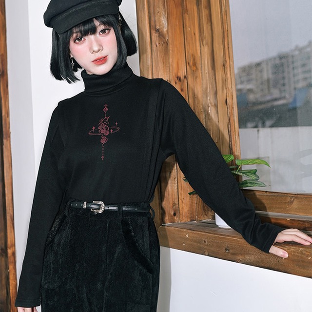 ワンポイント刺繍ハイネックカットソー ユニコーン・エンブレムデザイン サブカル・モード・ストリート｜天使と悪魔