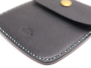 プラティコ（コンパクト財布） サイドラインアーチ（２色ステッチ・グリーン×ホワイト）総手縫い仕上げ