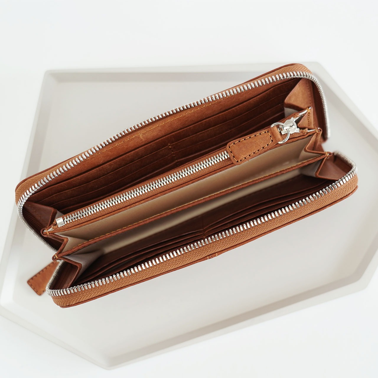 【本革】ラウンドファスナー長財布|de’syu|プエブロレザー× 大容量設計 ブラウン・画像3