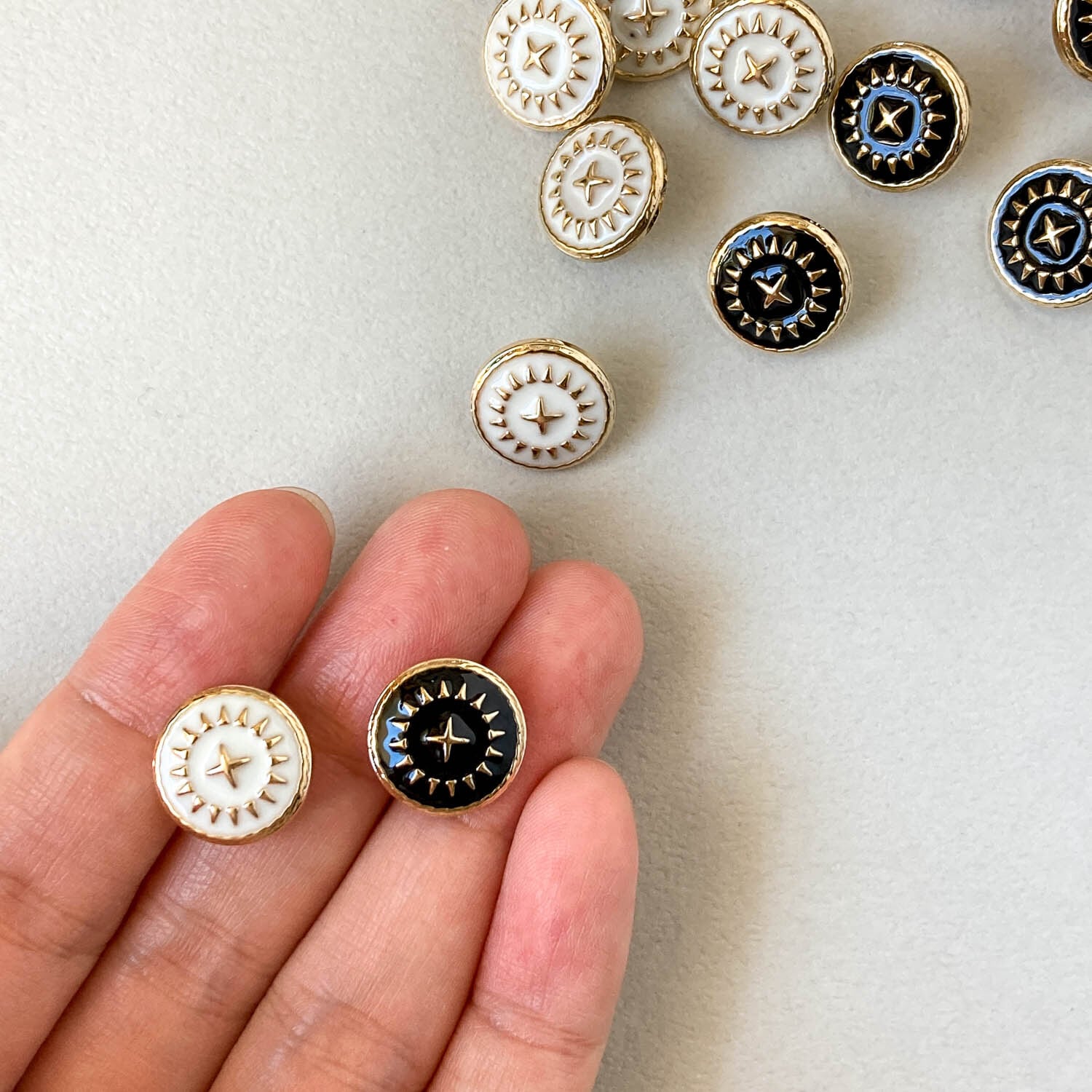 真ん中クロス放射模様ボタン（13mm） | Dua-アクセサリーパーツショップ