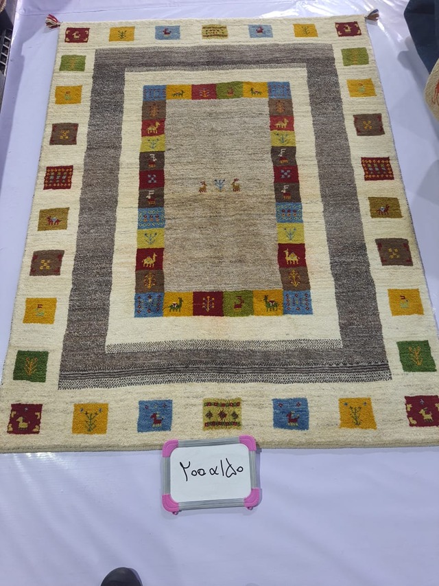 絨毯クエスト79【No.201】Gabbeh　ギャッベ　※現在、こちらの商品はイランに置いてあります。ご希望の方は先ずは在庫のご確認をお願いします。