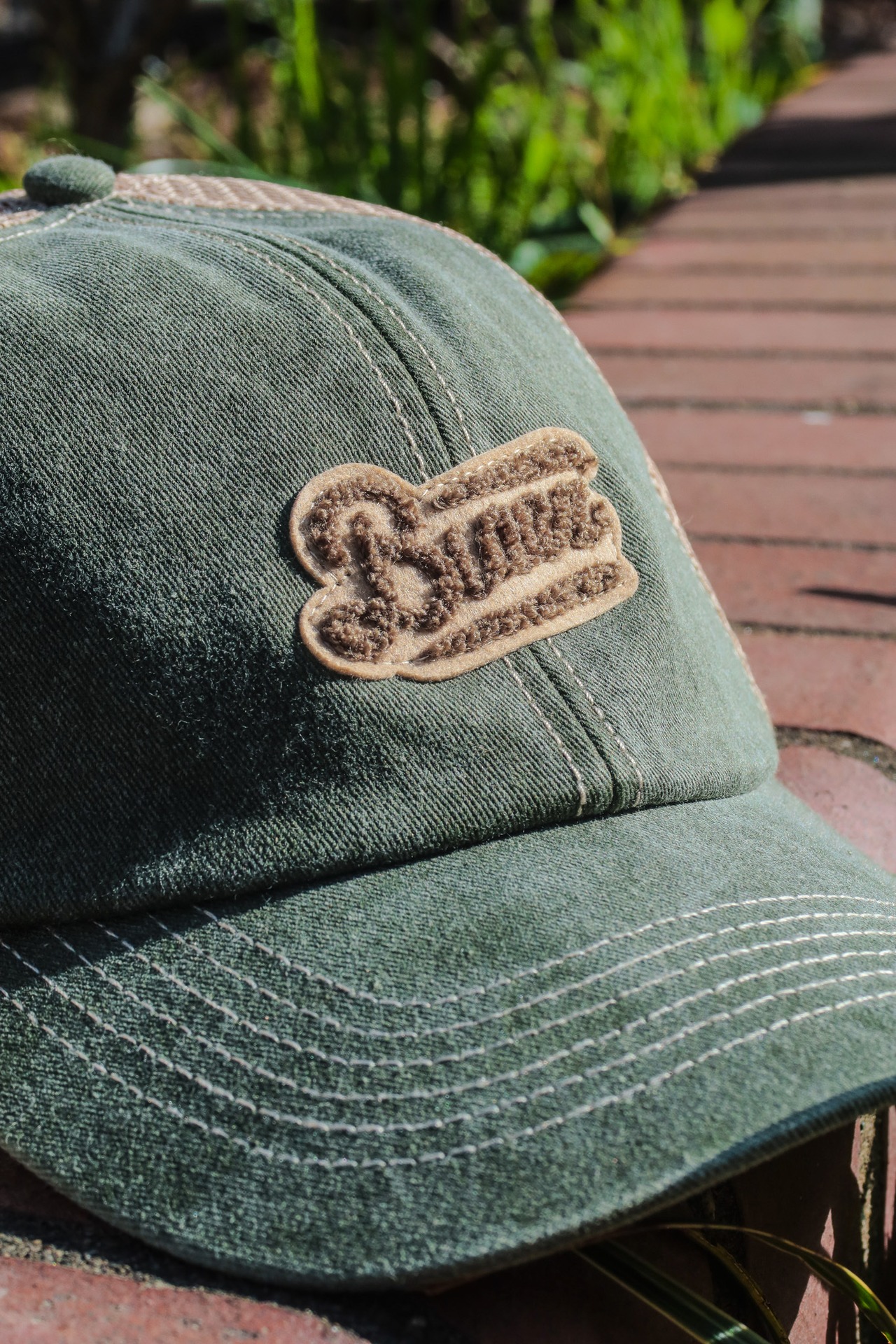 Moco Logo Washed Vintage Trucker Mesh Cap [OLIVE]