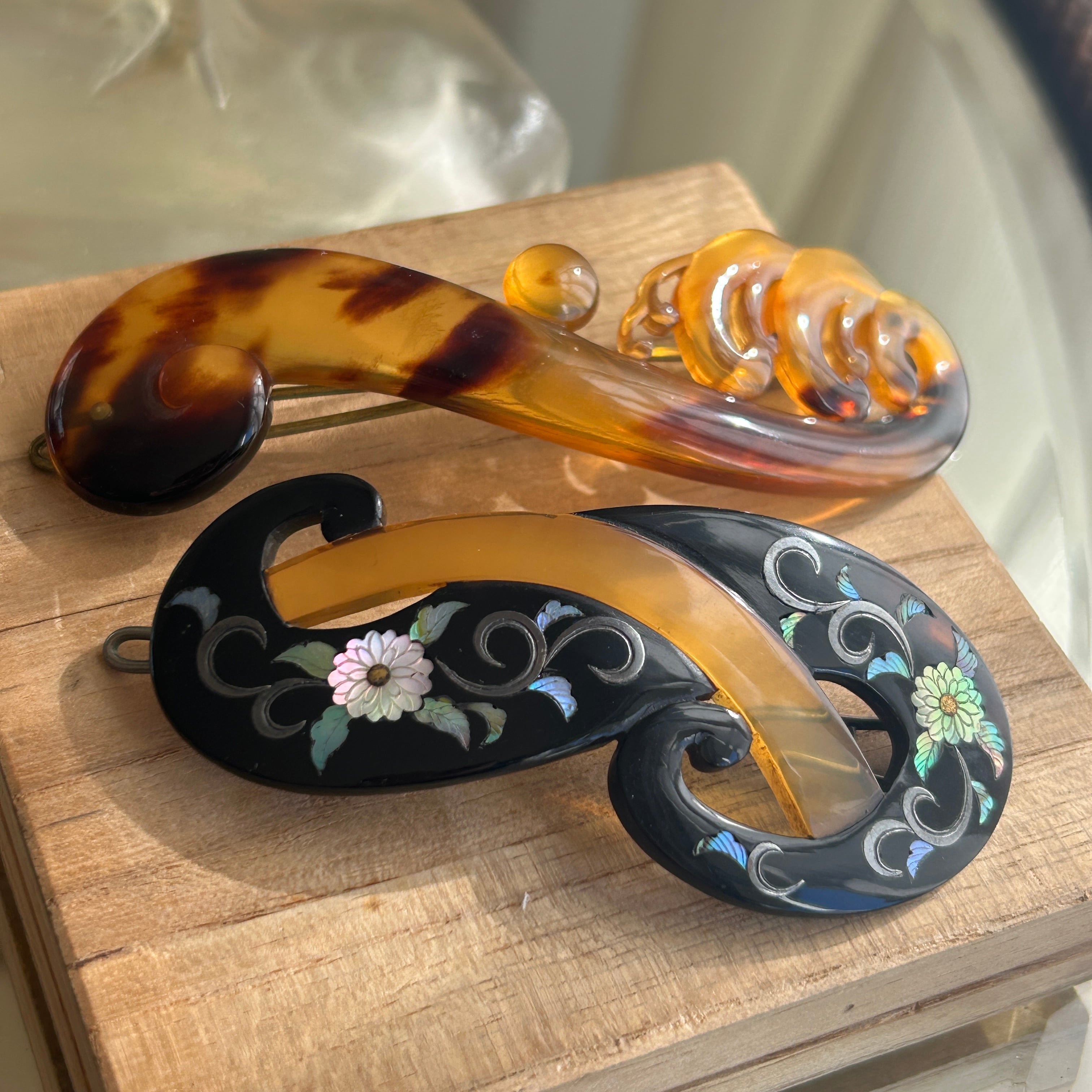 アンティーク　鼈甲二色に螺鈿銀象嵌のバレッタ