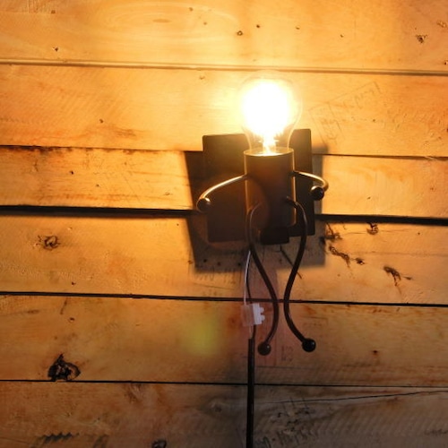 TOPANGA Lighting  ヒューマンブラケットランプ　ハッピー