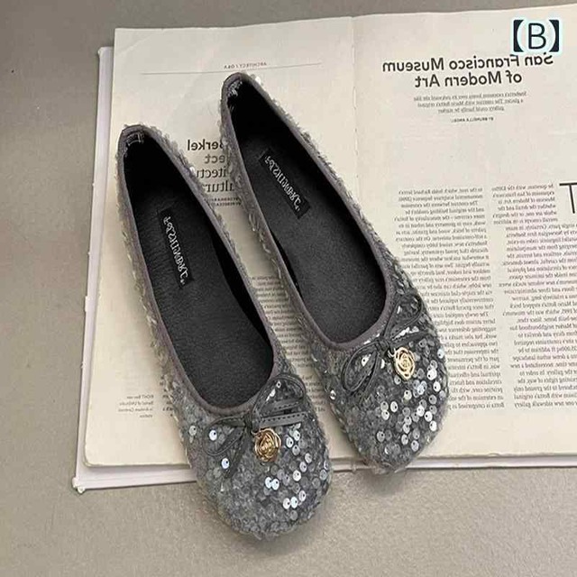 パンプス キラキラ スパンコール 個性的 バレエシューズ風 韓国系 ローヒール シューズ 黒 ブラック 銀色 シルバー 大人可愛い リボン チャーム ニュアンス ダークカラー 浅口 平底 おしゃれ きれいめ スリッポン 学生 通学 通勤 履きやすい 上品