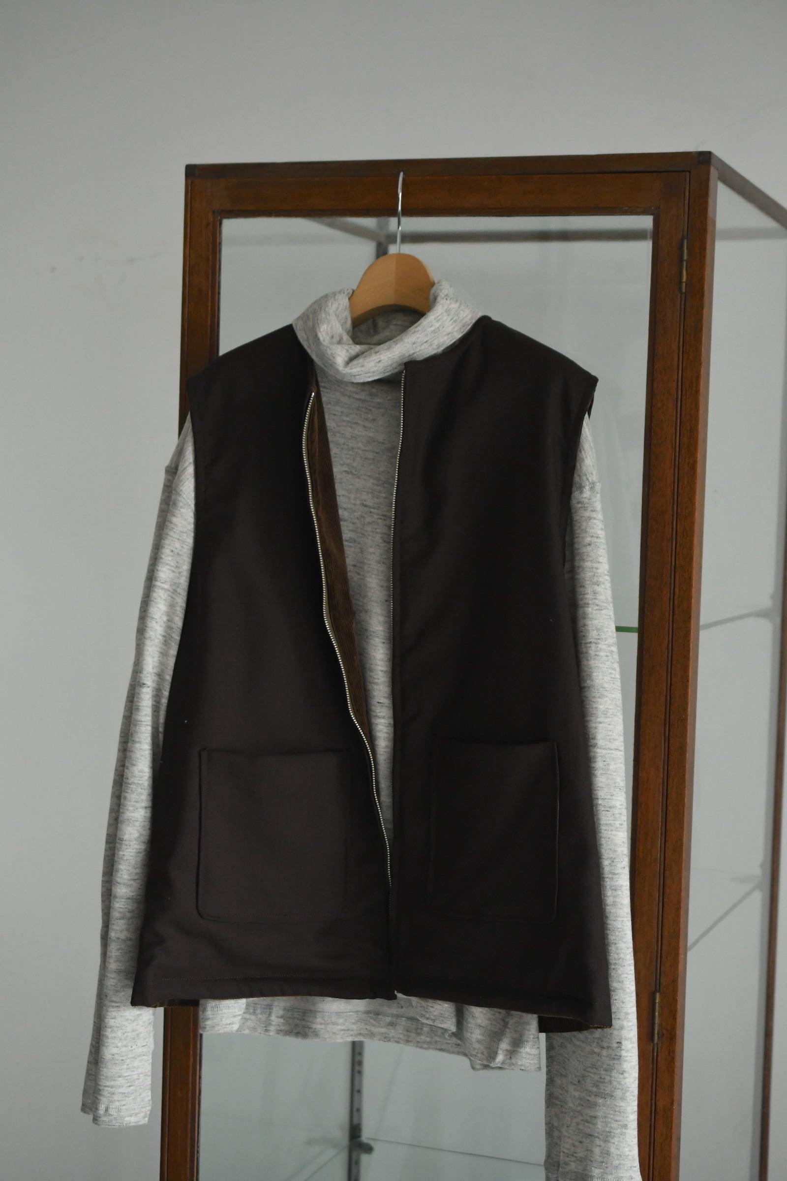 BISOWN / CORDUROY × WO/CA REVERSIBLE VEST (Brown) | nariwai
