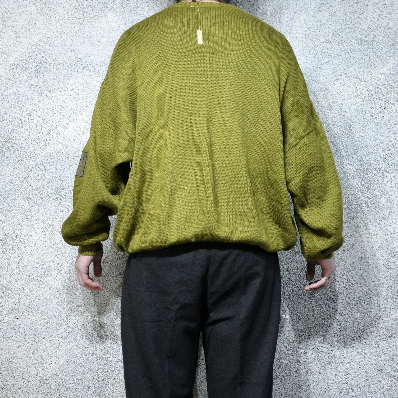 "R" embroidery design knit