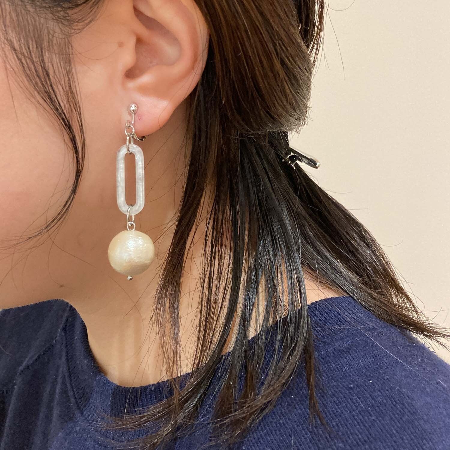 コットンパールと楕円フープのシンプル〈ピアス/イヤリング〉 | Dua