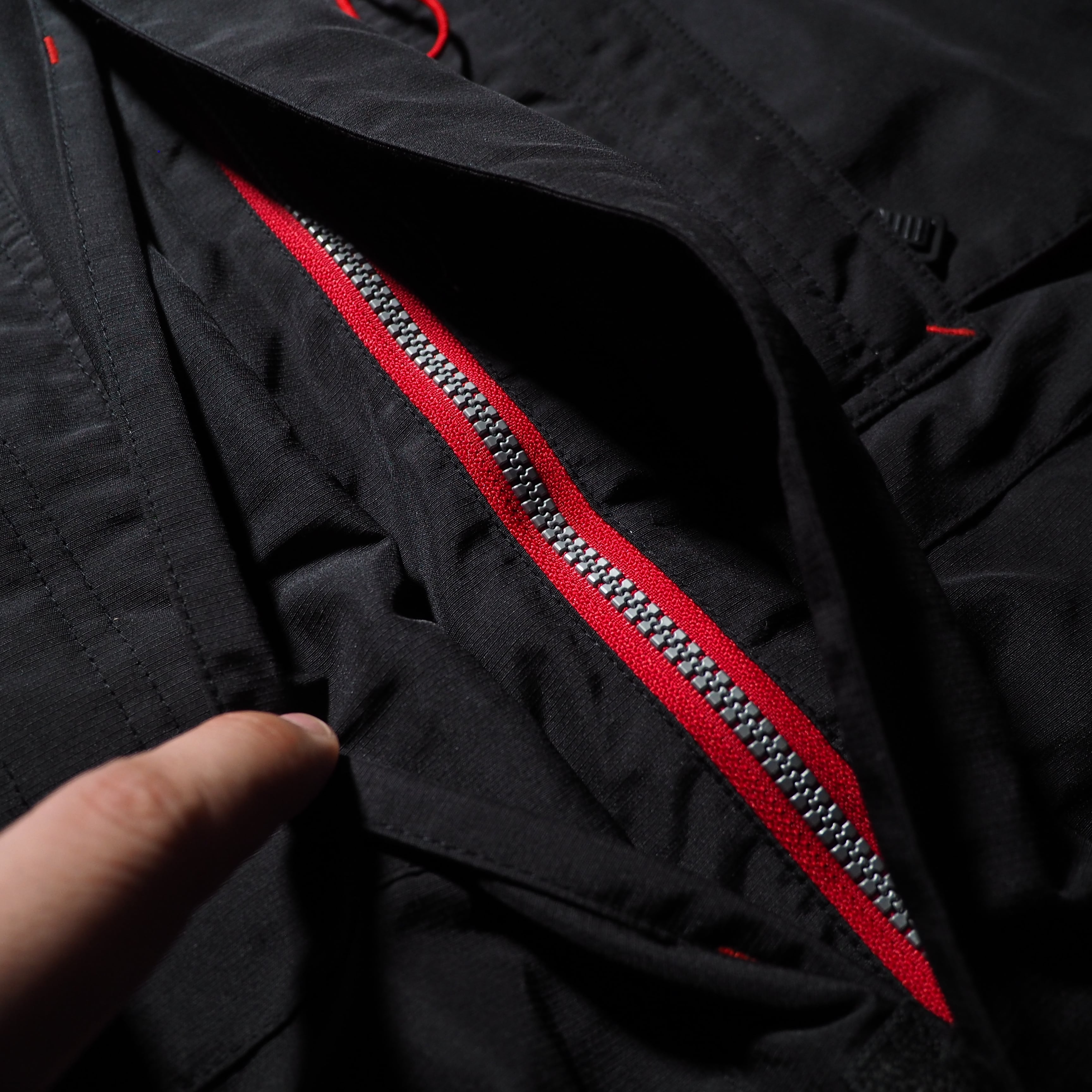 1990s ” Marlboro ” Black nylon technical vintage loose mountain gear jacket