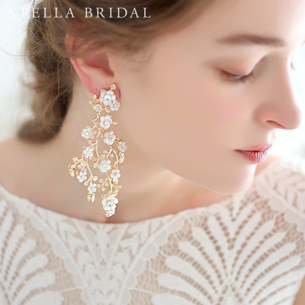 【値下げ】STELLA BRAIDAL スワロフスキー＆シェルフラワーピアス