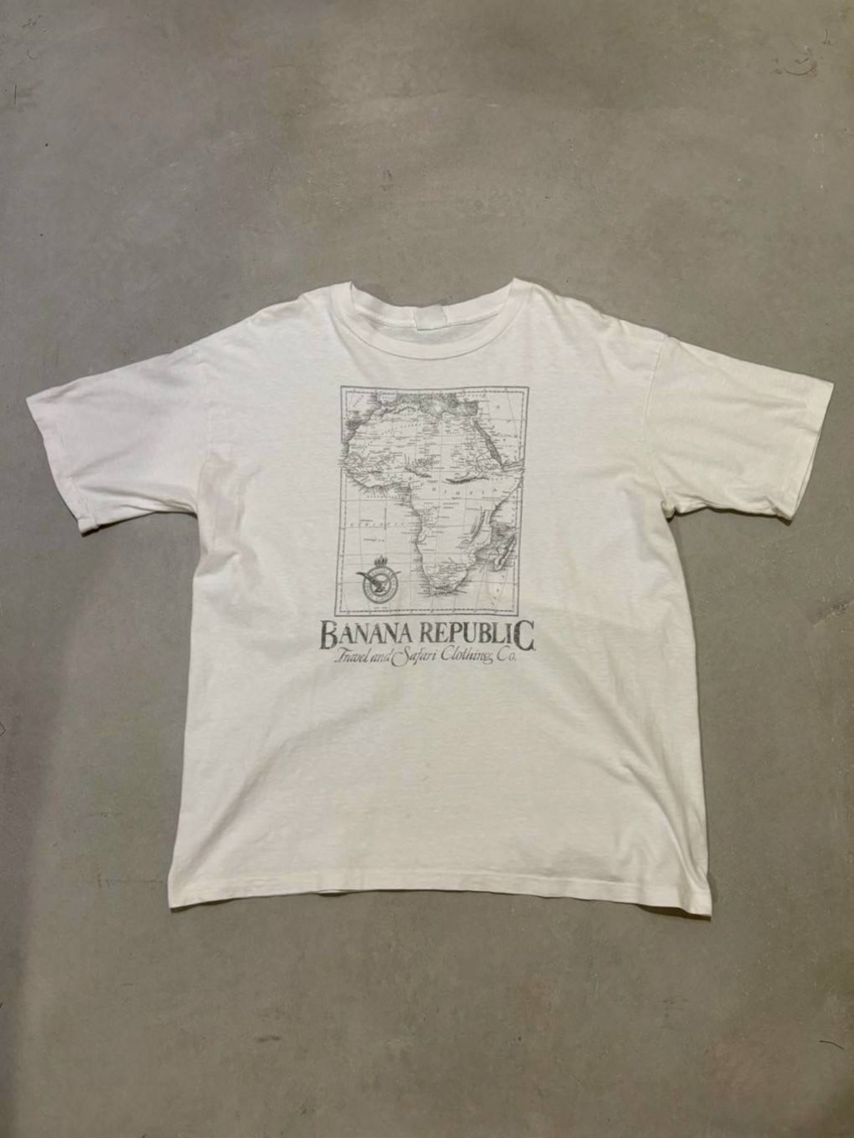 90s Banana Republic printed t-shirt 