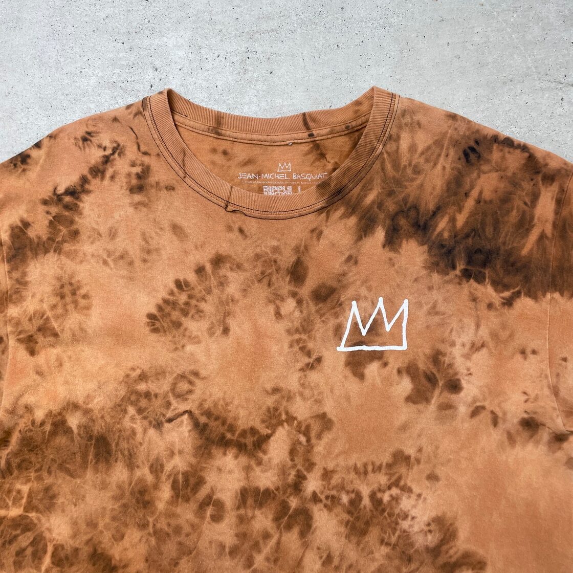JEAN-MICHEL BASQUIAT タイダイ染め アートデザイン ロングTシャツ ロンT メンズL 古着 ジャン ミシェル・バスキア 王冠 両面プリント ヤマブキカラー ロングTシャツ オレンジ
