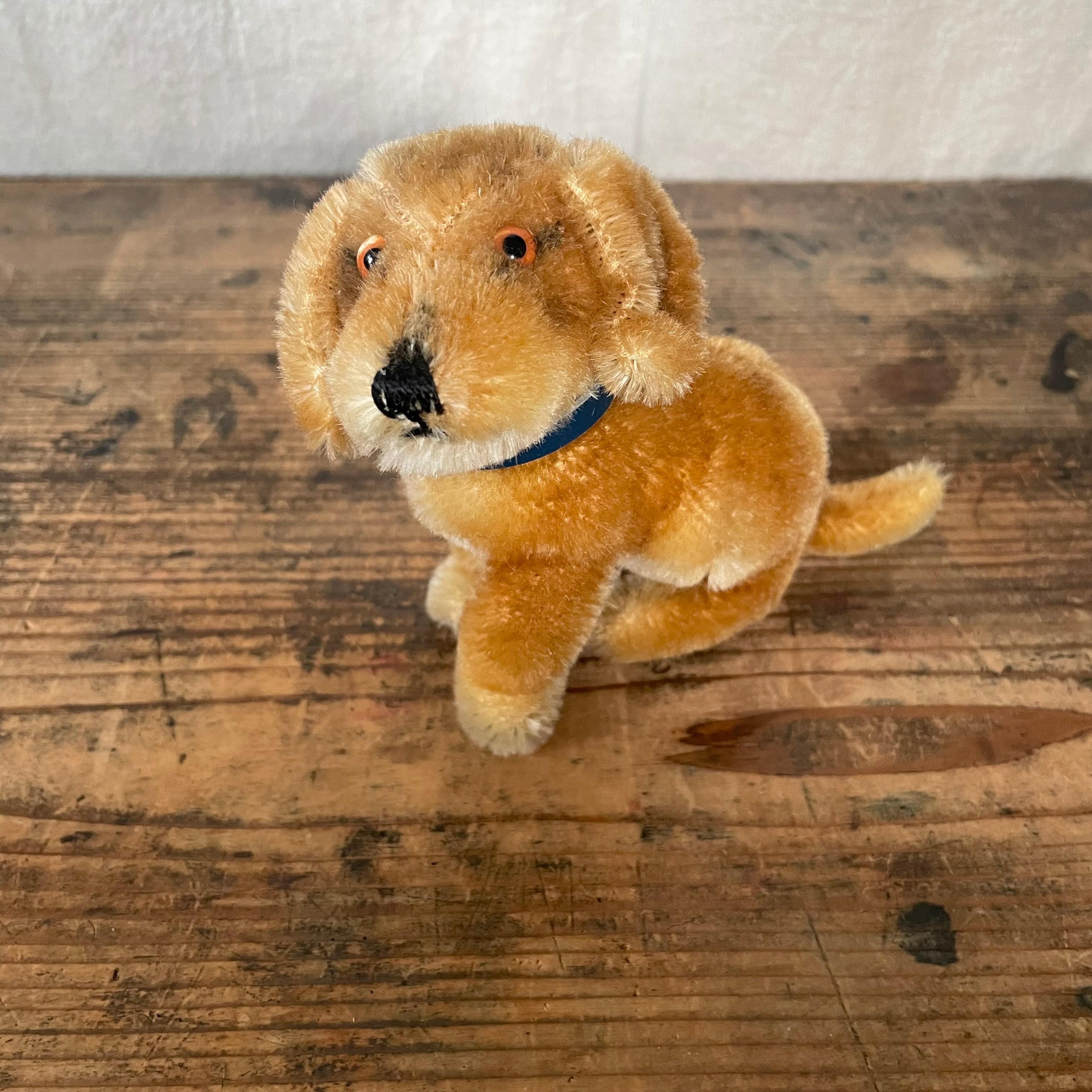 シュタイフのお座りわんこ