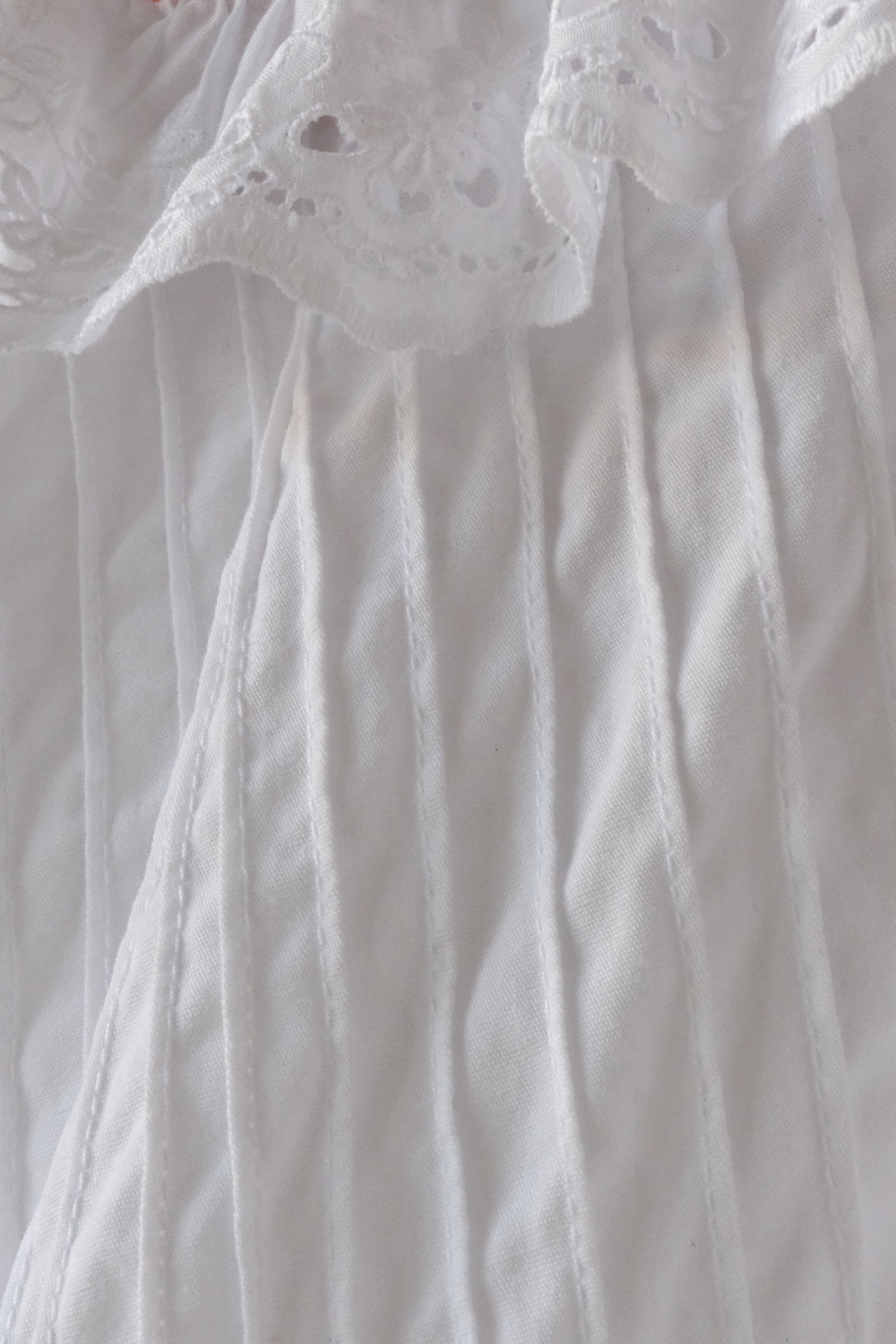 Folklore style foral embroidered blouse