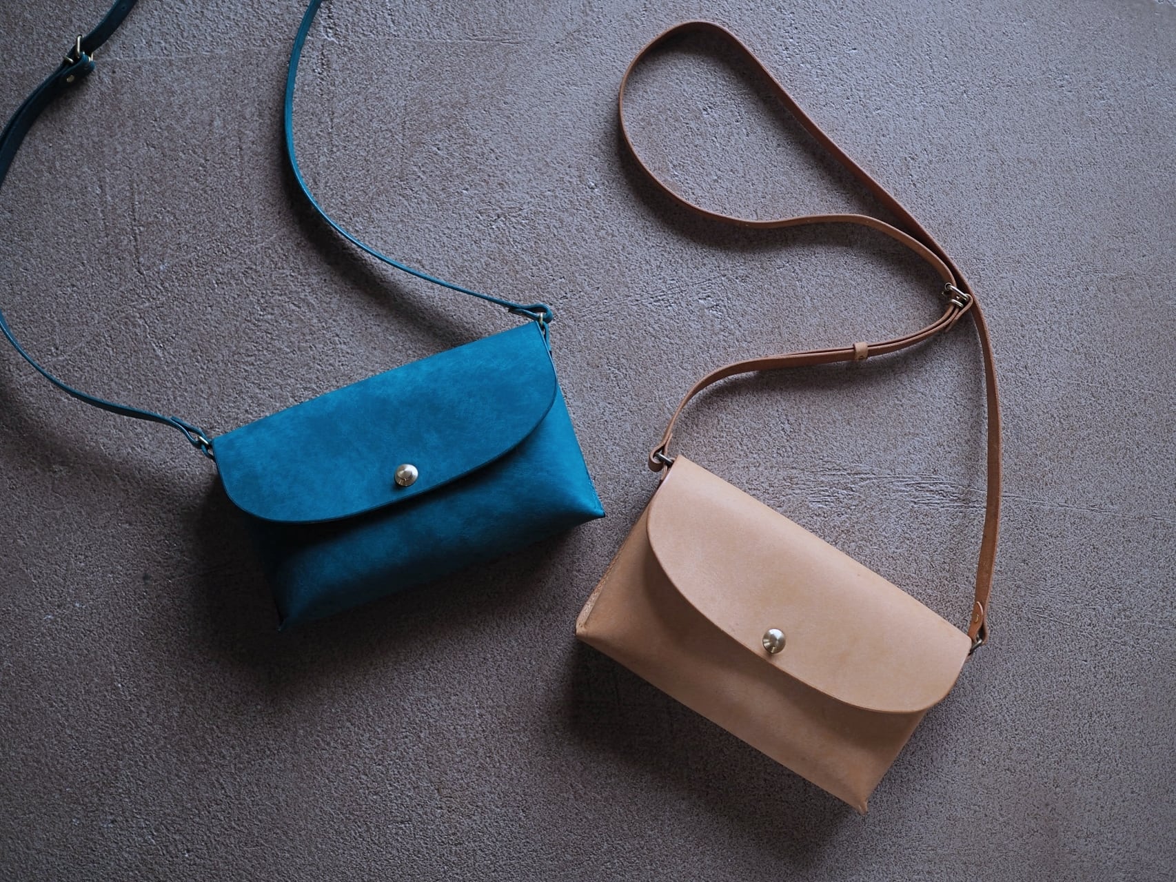 leggero/一枚革のミニショルダーバッグ/スナップロック | GUILD