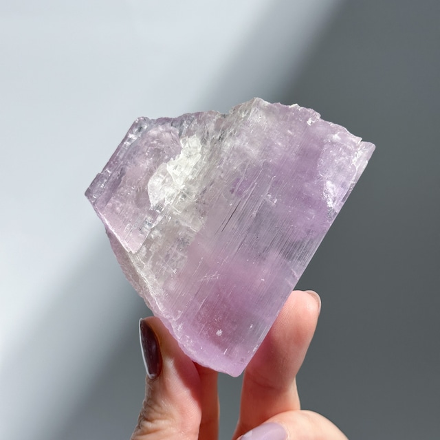 【巨大・ハイクォリティ】クンツァイト 原石65◇ Kunzite ◇天然石・鉱物・パワーストーン