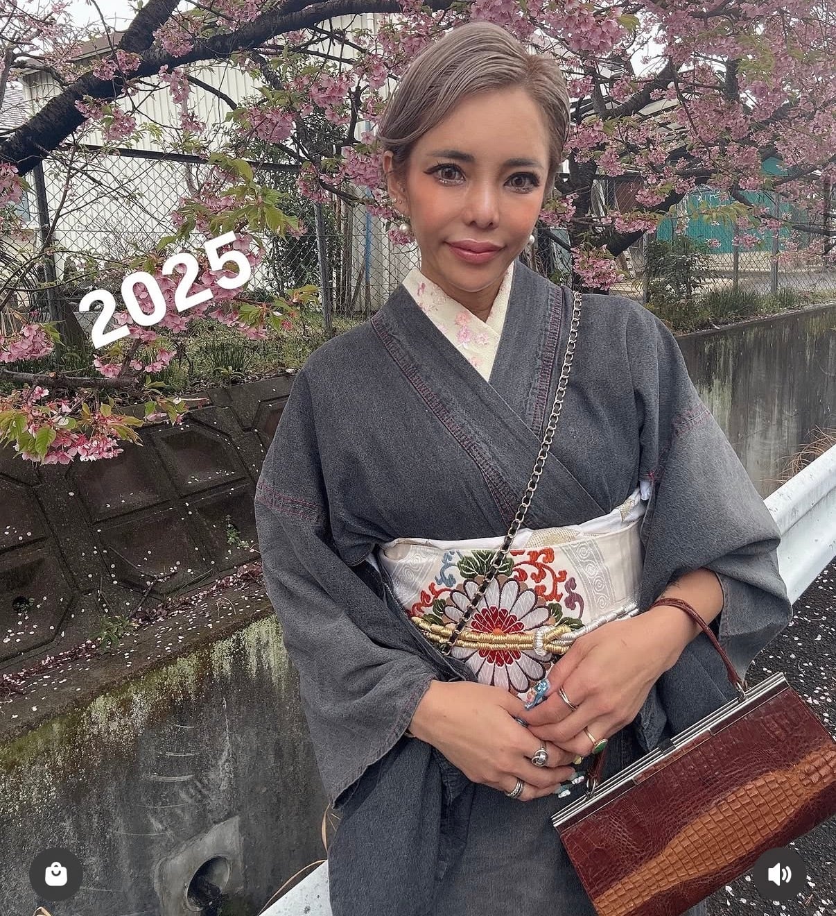 【値下げ】34.【未使用】紬の着物 ヴィンテージデニムのような色合い 片貝木綿 反物【デニム】インディゴ - モダン着物小物 梅屋