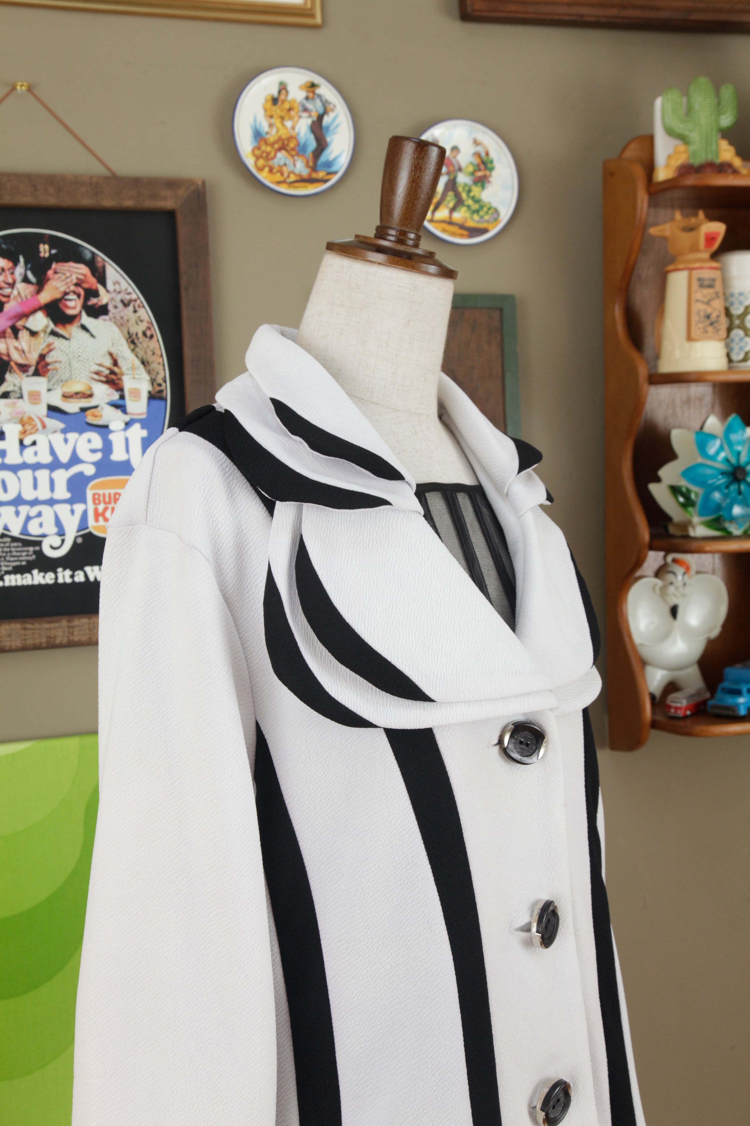Flower lapel polyester single tailored jacket | quaint vintage