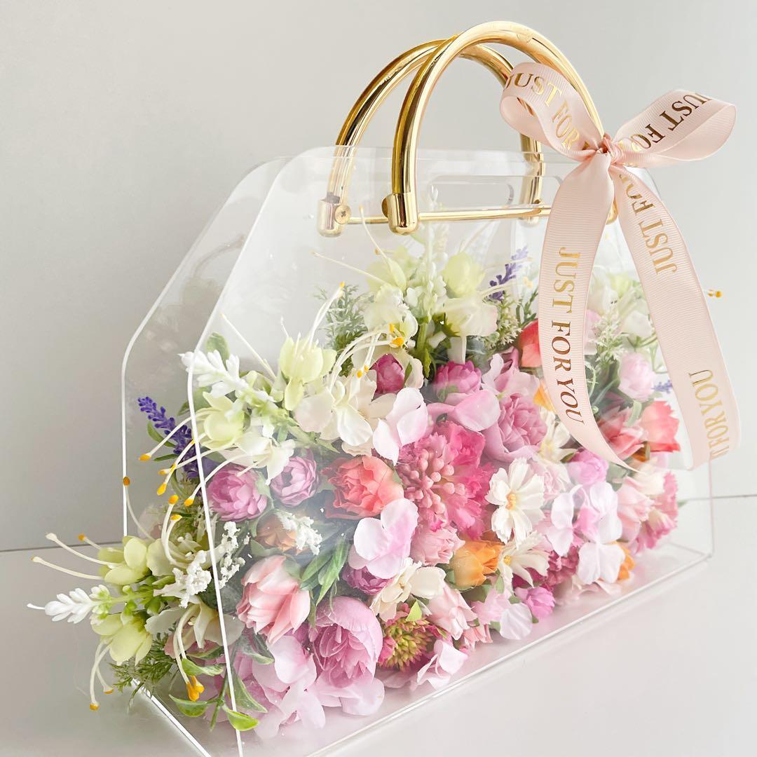 花を持ち歩くように贈る｜春の小花が咲く 光触媒フラワーバッグ