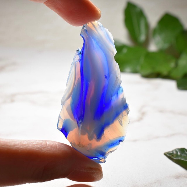 〈虹あり〉《 Galactic Blue & White Opal 》 シエラネバダ産アンダラクリスタル原石