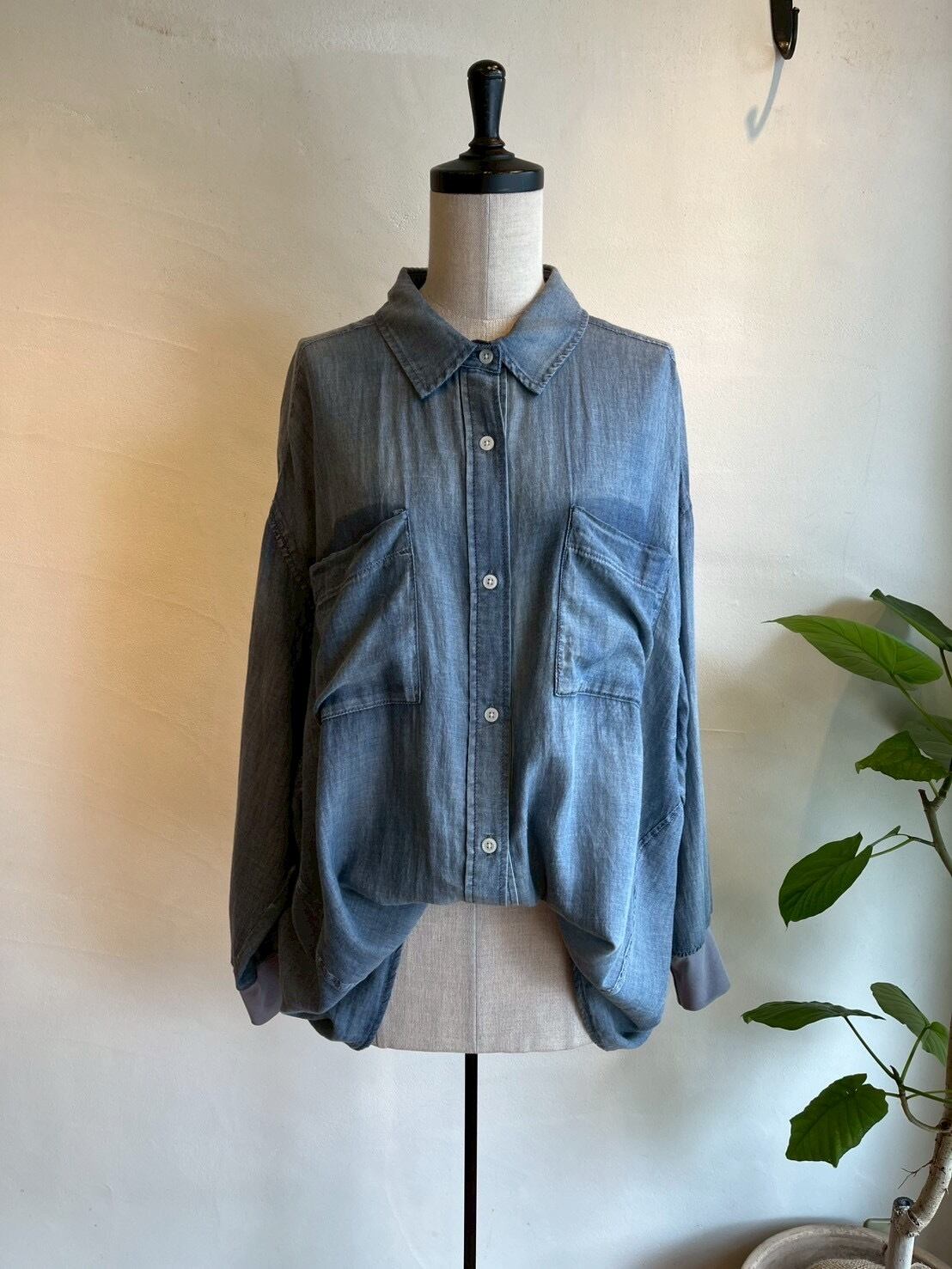 Dignite collier / 袖リブシアーデニムシャツ | anouk
