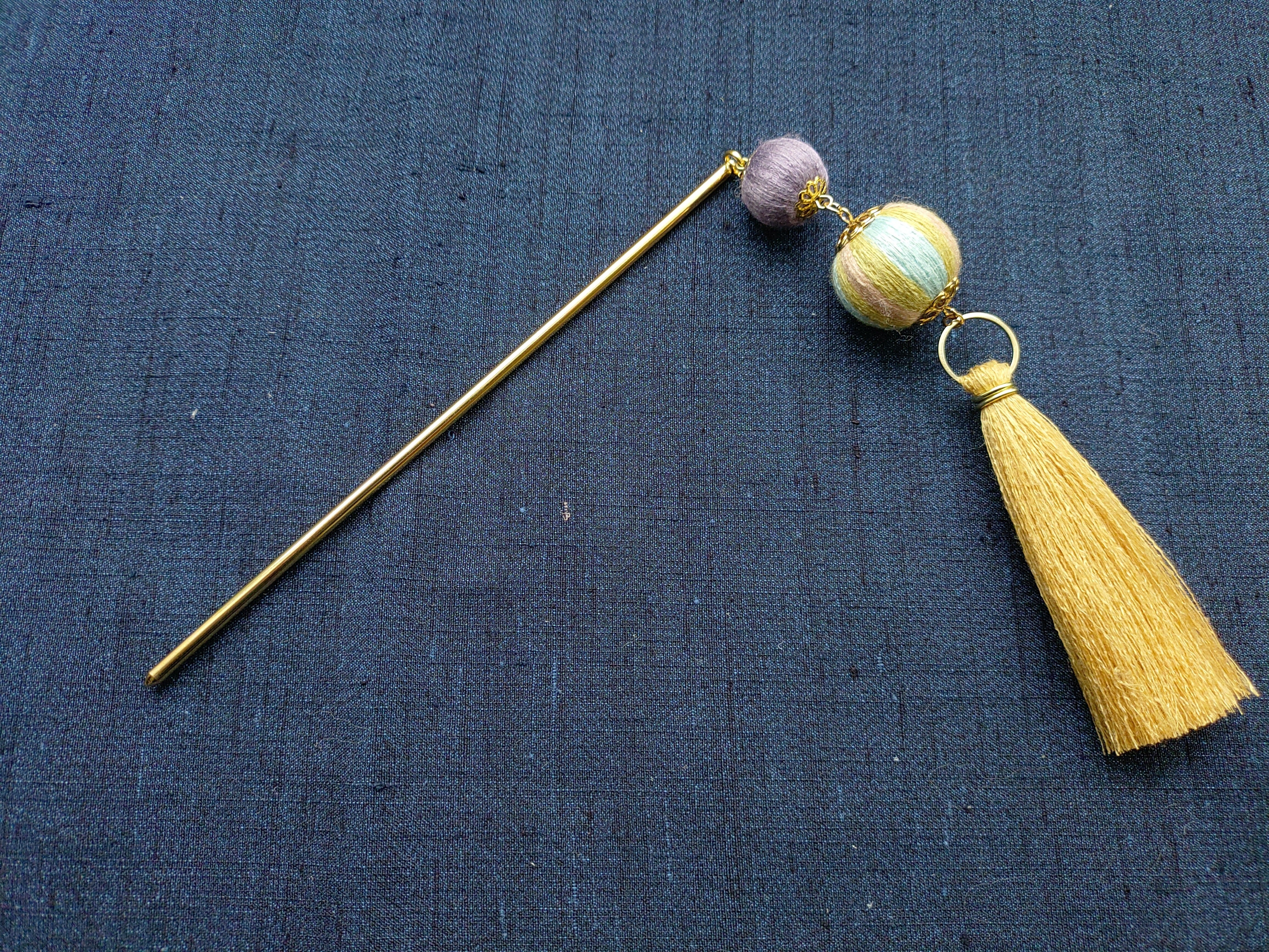 根付 本場結城紬・手つむぎ糸(紬糸)の巻き玉とタッセルのかんざし | Pay ID