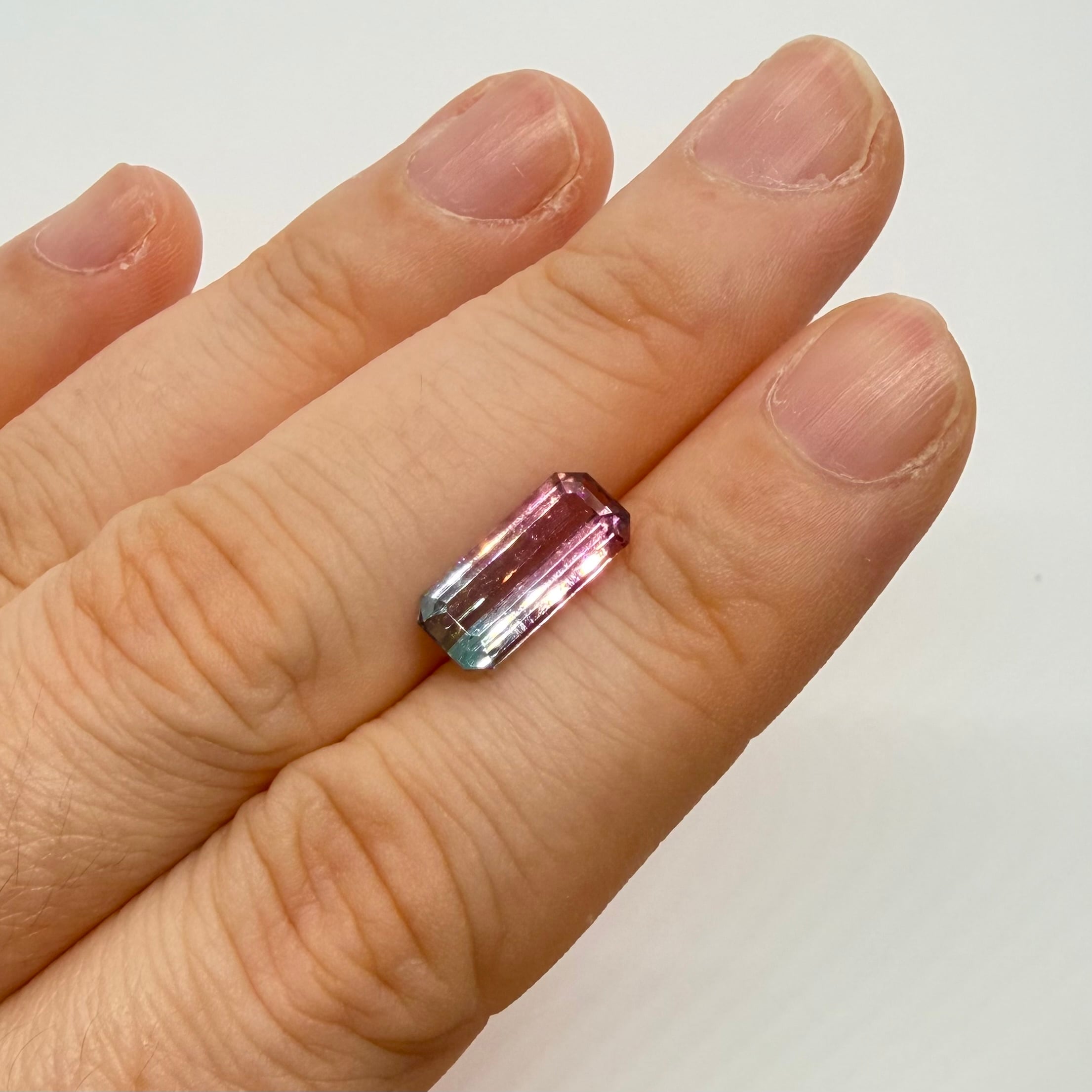 春らしいバイカラートルマリン