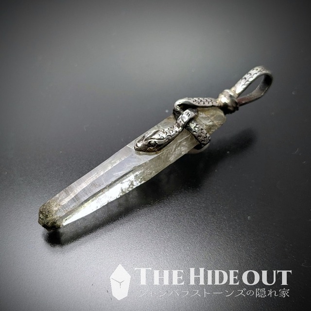 ヒマラヤ産鉱物アクセサリー002 ヒマラヤ水晶ペンダント　隠れ人気？ナーガ（蛇）デザイン