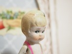 青いリボンとピンクの吊りズボンの女の子　サカイ 画像7