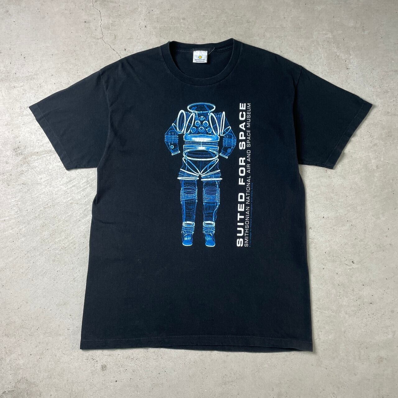 USA製 SUITED FOR SPACE 国立航空宇宙博物館 ネオン 宇宙服 プリント T 