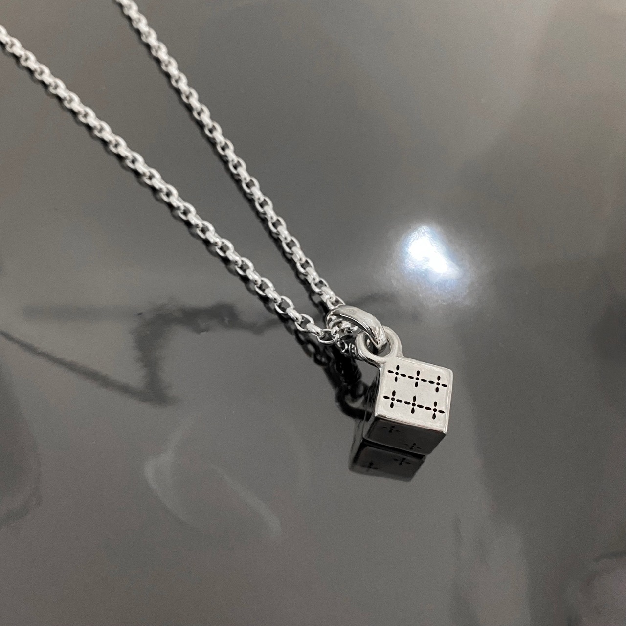 DICE : CROSS NECKLACE / クロスダイスネックレス