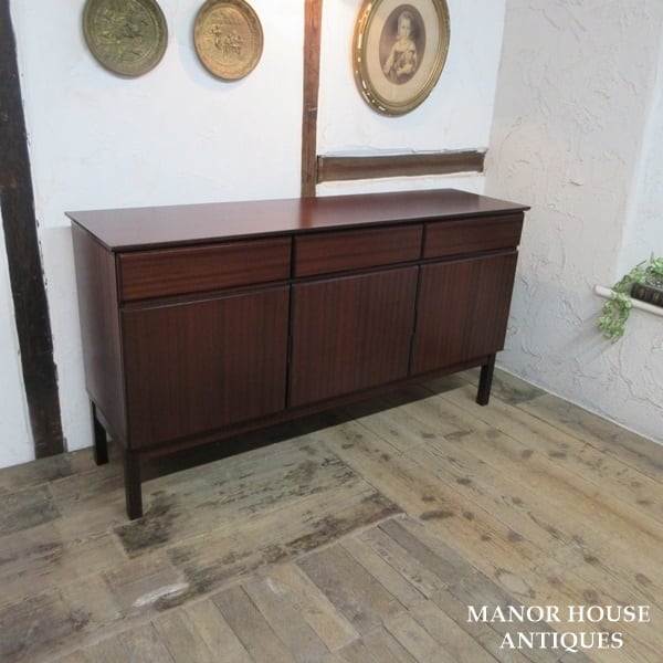 イギリス ビンテージ 家具 コーナーキャビネット 飾り棚 収納 店舗什器