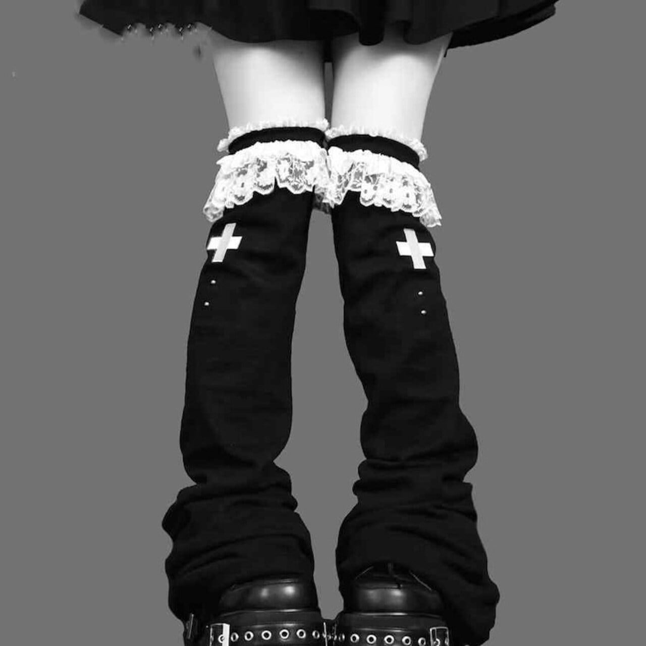 再入荷 ゴスロリ系 靴下 ニーハイソックス 黒 白レース 足元おしゃれ ダークファッション 十字架