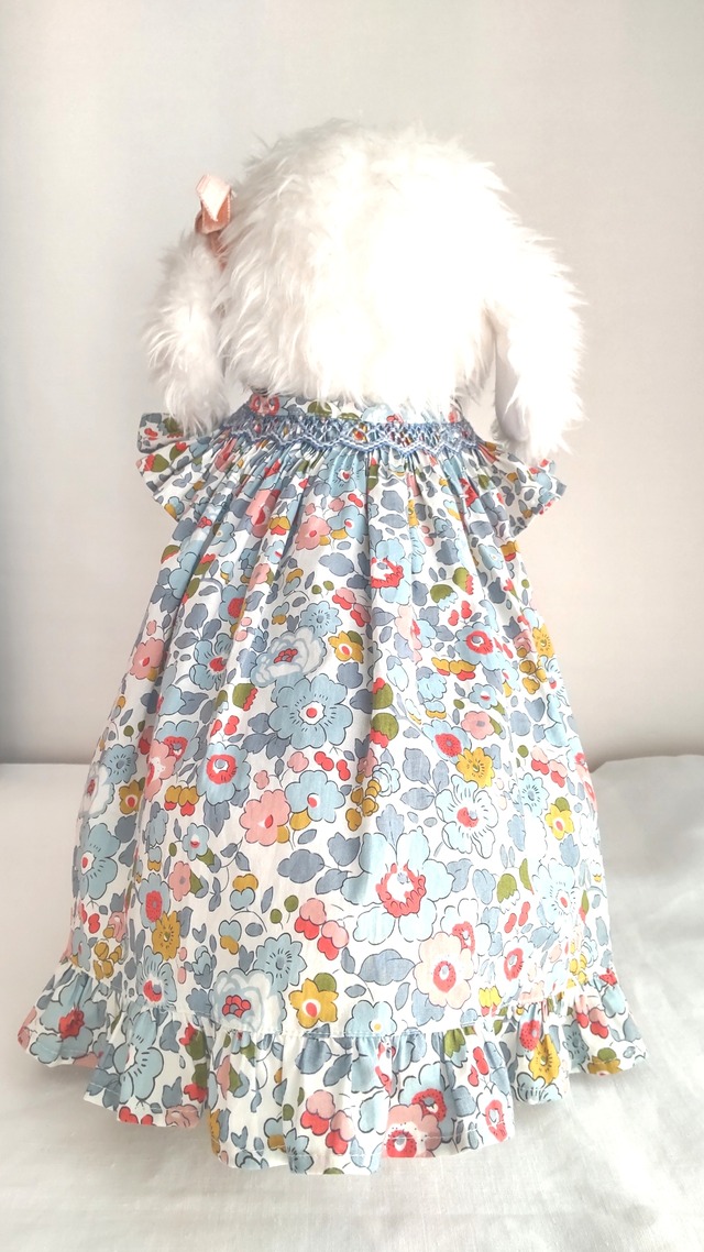 犬服 スモッキング刺繍のリバティプリントドレス　Medow柄　サイズS