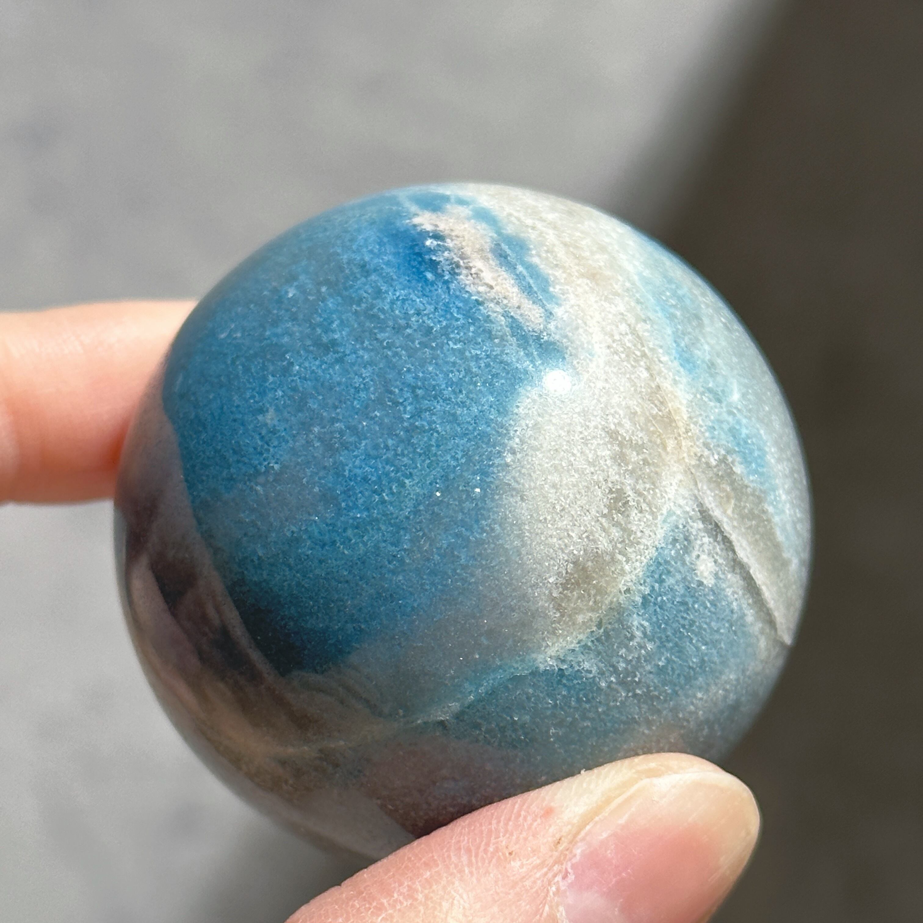 トロレアイトインクォーツ（トロール石）スフィア（丸玉）52