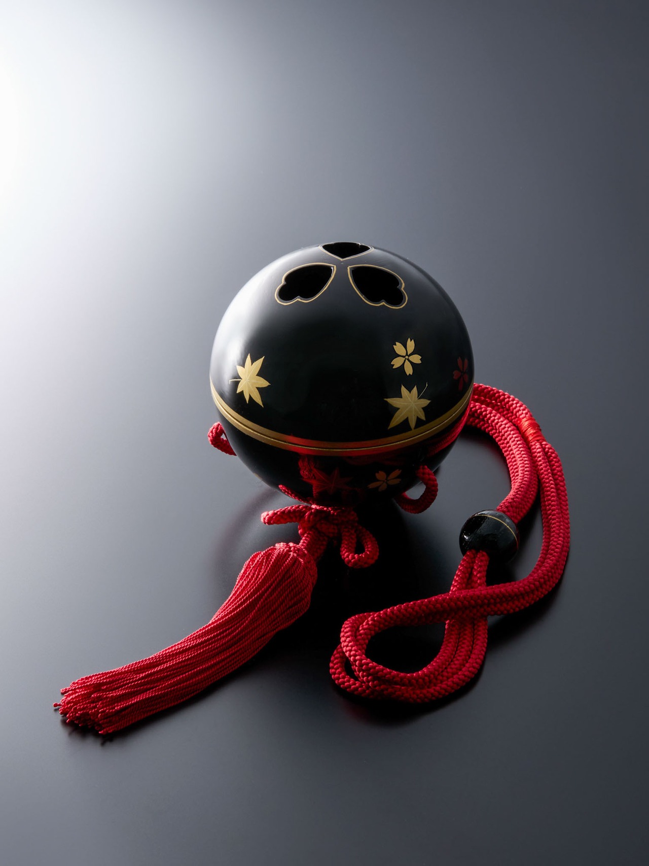 Hanging Incense ❝Kunshu❞® Shunjyu（Gold lacquer ）True lacquer finish（Black）Small 11cm Red tassel