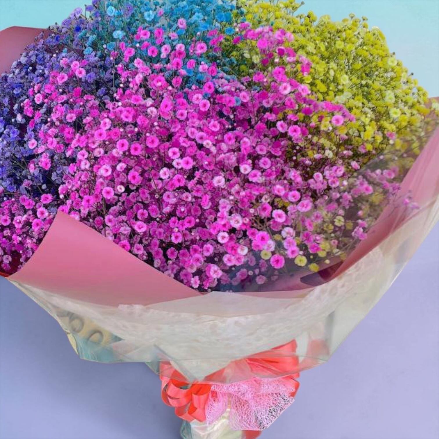 色鮮やかなカラフルかすみ草の花束 | 沖縄・豊見城のお花屋さん“happy