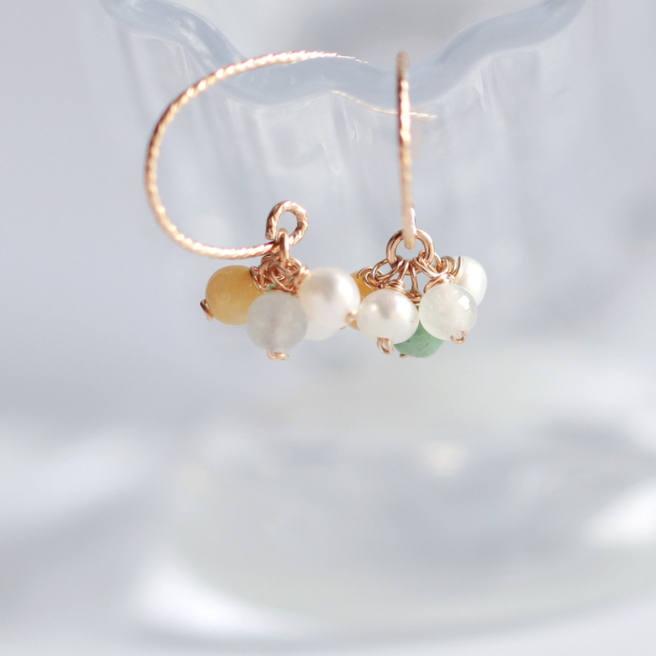 色鮮やかな翡翠！淡水パールが優しい！ A貨翡翠 ピアスorイヤリング jd_mm1062