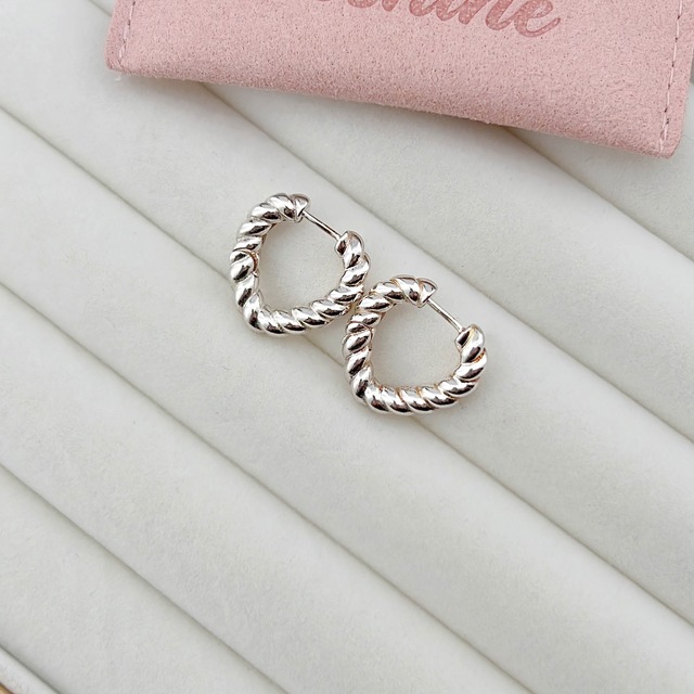 Silver925純銀 ハートのデザインピアス