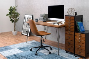 キャスター付き昇降チェア