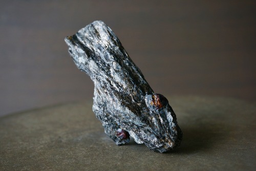 ロシア産アルマンディンガーネット/バイオタイト Almandine Garnet / Biotite 1831