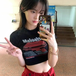 【韓国通販 dgo】プリントクロップドTシャツ ブラック(W2678）