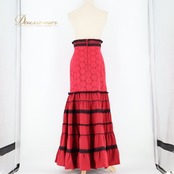 フラメンコ 衣装 ソニアジョーンズ SONIA JOHNES  ファルダ スカート ハイウエスト 赤 黒 ボランテ フリル ダンス パーティ  発表会 ブラック系 レッド系 ゴージャス おしゃれ ステージ衣装 ダンス衣装 フラメンコスカート イベント 踊り フェスティバル