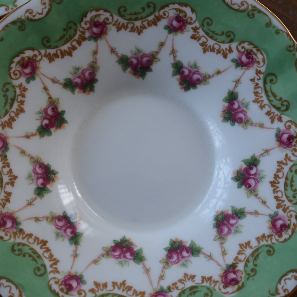 英国ロイヤルドルトン グリーン＆ローズガーランドトリオ エドワー